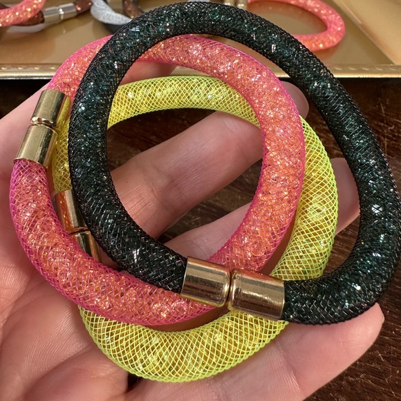 12 magnetic closure and roll on bracelets - Picture 9 of 10